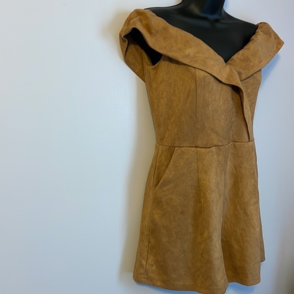 Fashion Nova Maryland Suede Romper in Camel color size M - Picture 5 of 16